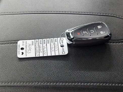 Used 2023 Chevrolet Traverse LT image 28