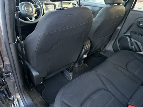 Used 2019 Jeep Renegade Latitude w/ Safety & Security Group II image 26