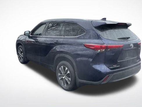 Used 2021 Toyota Highlander XLE image 7