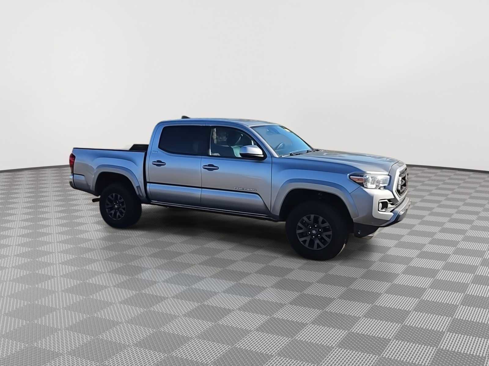 Used 2021 Toyota Tacoma SR5 RWD image 2