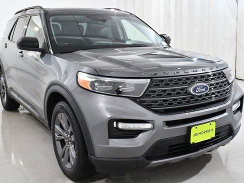 Used 2022 Ford Explorer XLT w/ Equipment Group 202A image 4