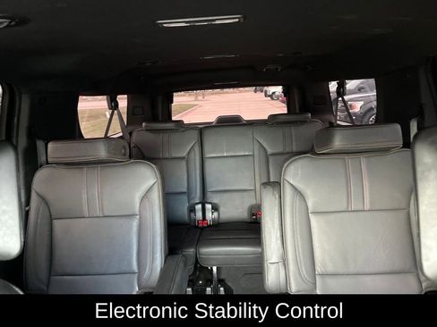 Used 2021 Chevrolet Suburban RST w/ Luxury Package image 31