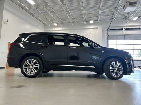 Used 2024 Cadillac XT6 Premium Luxury w/ Technology Package AWD/4WD image 3