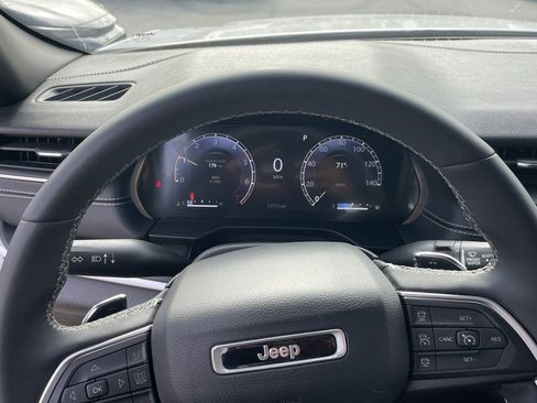 Used 2023 Jeep Grand Cherokee L Altitude image 7