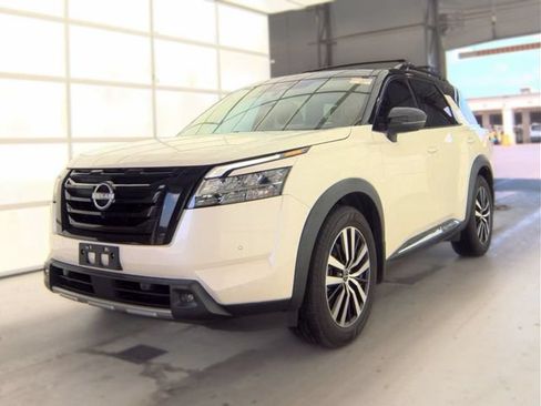 Used 2023 Nissan Pathfinder Platinum AWD/4WD image 4