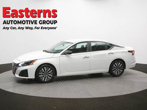 Used 2025 Nissan Altima 2.5 SV FWD image 57