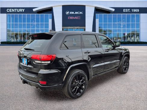 Used 2021 Jeep Grand Cherokee Laredo X AWD/4WD image 4