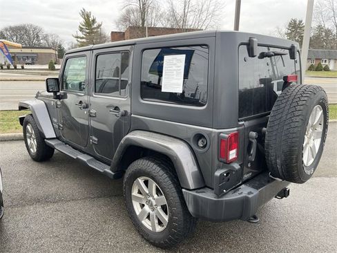Used 2018 Jeep Wrangler Unlimited Sahara w/ Dual Top Group image 7