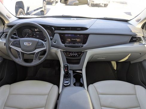 Certified 2022 Cadillac XT5 Premium Luxury image 17