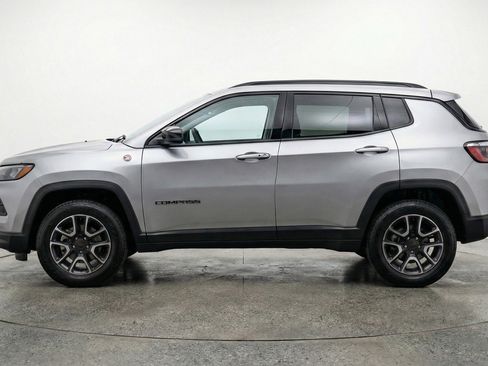 Used 2025 Jeep Compass Trailhawk AWD/4WD image 5