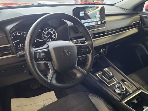 Used 2024 Mitsubishi Outlander FWD image 7