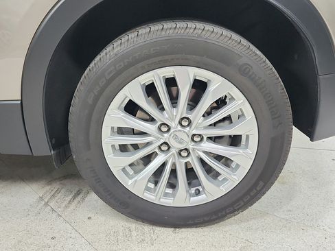 Used 2024 Cadillac XT4 Luxury w/ Cold Weather Package FWD image 23