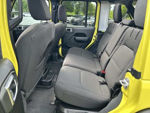 Used 2023 Jeep Wrangler Unlimited w/ Sun & Screen Package AWD/4WD image 18