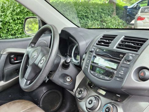 Used 2011 Toyota RAV4 4WD image 8