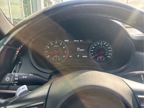 Used 2018 Kia Stinger GT1 image 10