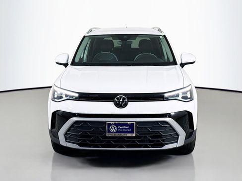 Used 2025 Volkswagen Taos SE AWD/4WD image 6