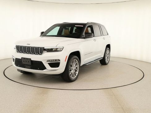 Used 2024 Jeep Grand Cherokee Summit AWD/4WD image 12