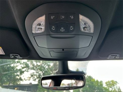 New 2025 Chrysler Pacifica Select image 39