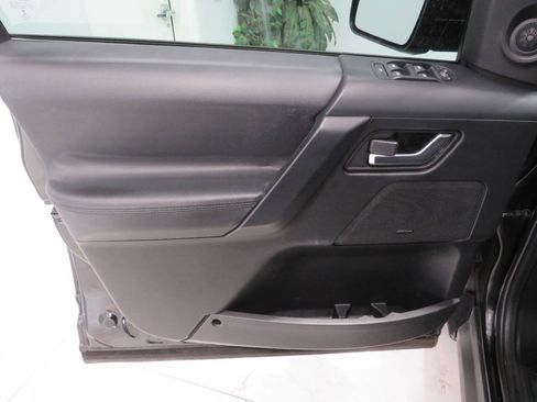 Used 2015 Land Rover LR2 AWD/4WD image 22