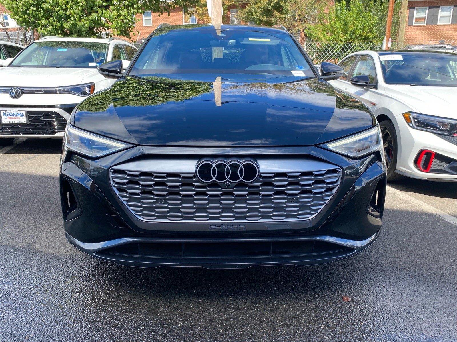 Used 2024 Audi Q8 e-tron Premium Plus AWD/4WD image 4