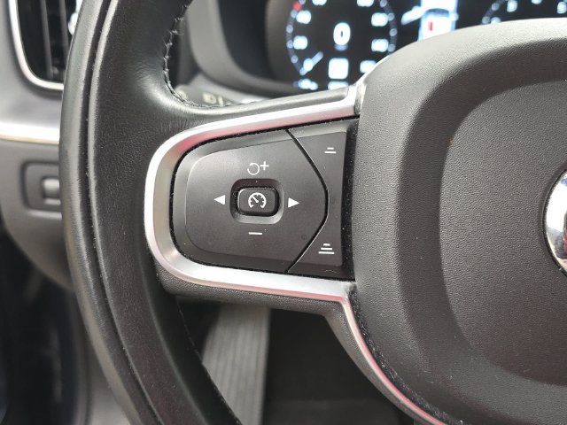 Used 2020 Volvo XC60 T6 Momentum AWD/4WD image 15