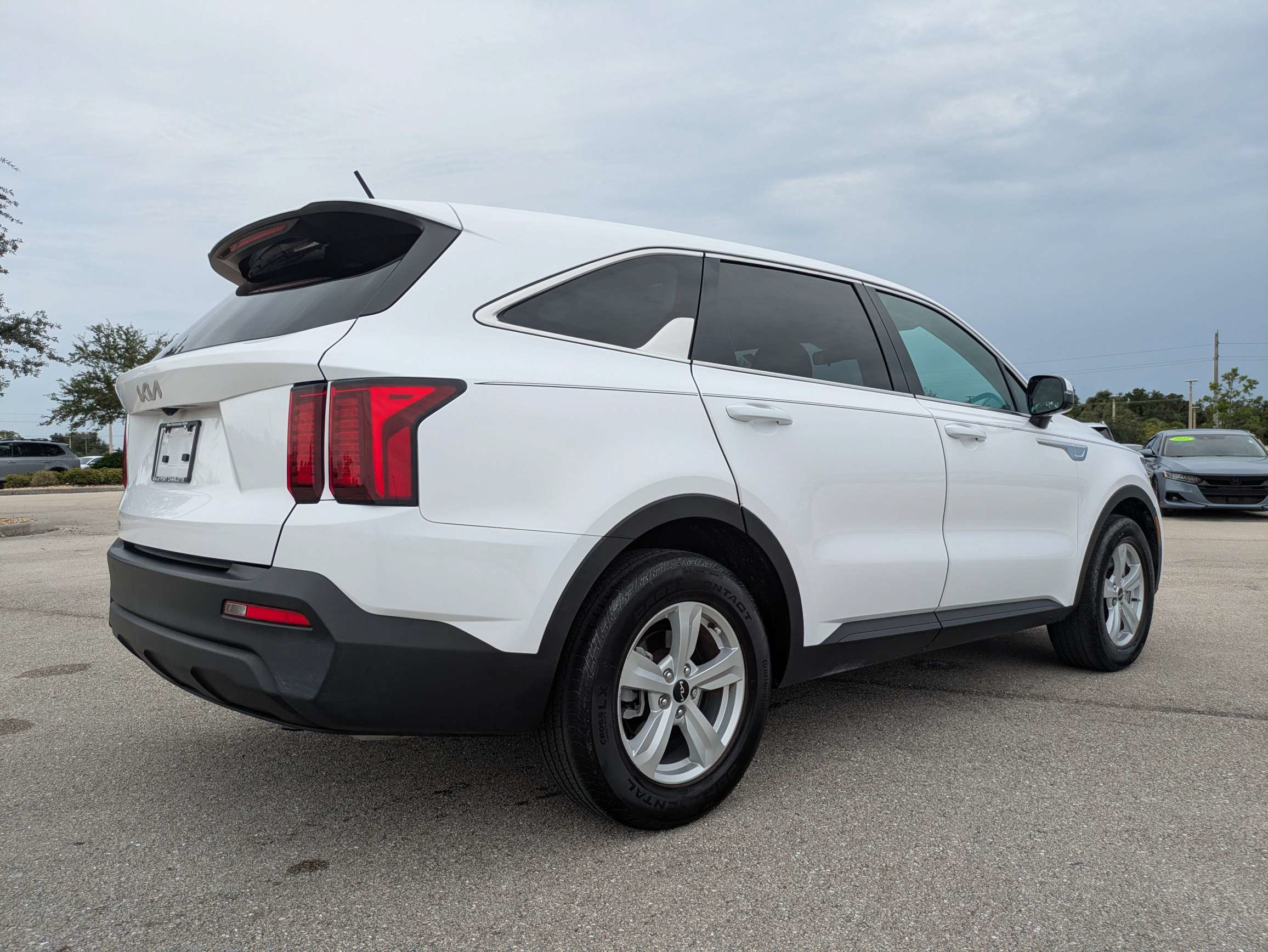Certified 2023 Kia Sorento LX FWD image 4
