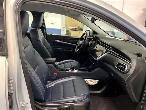 Used 2023 Chevrolet Bolt EUV LT w/ Convenience Package FWD image 11