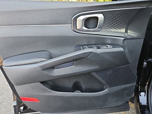 Certified 2022 Kia Sorento S w/ Panoramic Sunroof Package image 13