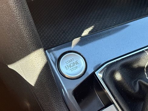 Used 2022 Volkswagen Tiguan S image 40