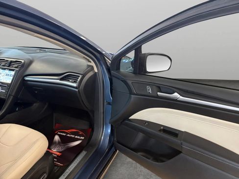 Used 2018 Ford Fusion Titanium AWD/4WD image 19