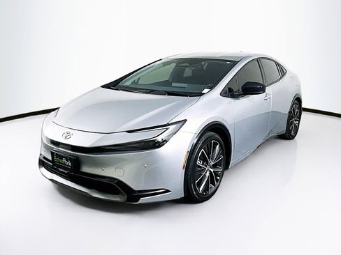 Used 2024 Toyota Prius XLE image 3