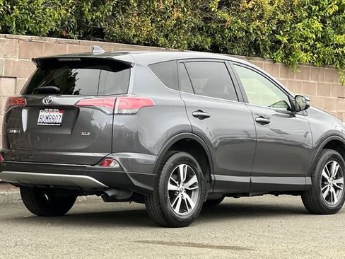 Used 2018 Toyota RAV4 XLE w/ All Weather Liner Package FWD image 5