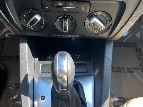 Used 2012 Volkswagen Jetta SE FWD image 18