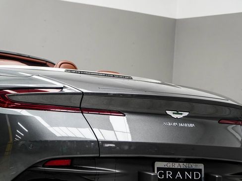 Used 2019 Aston Martin DB11 Volante image 15