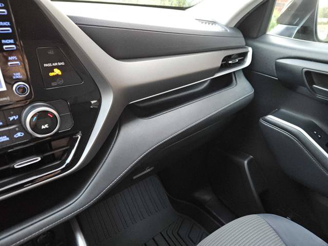 Used 2021 Toyota Highlander L FWD image 20