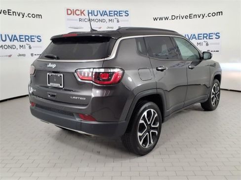Used 2023 Jeep Compass Limited image 3