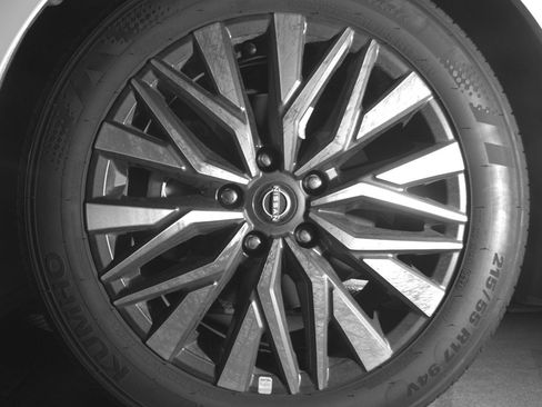 Used 2025 Nissan Altima 2.5 SV image 9