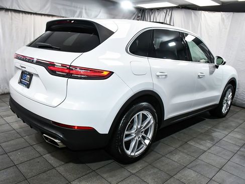 Used 2023 Porsche Cayenne AWD/4WD image 6