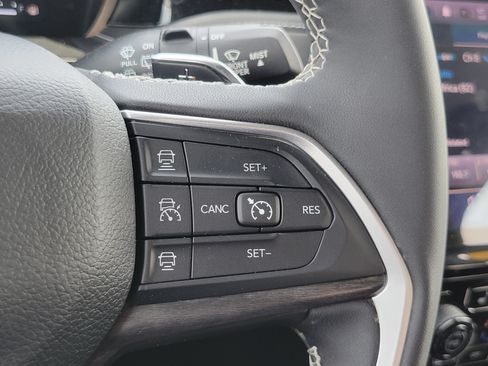 Used 2023 Jeep Grand Cherokee 4WD 4xe w/ Luxury Tech Group II image 16