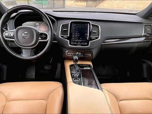 Used 2018 Volvo XC90 T6 Momentum w/ Convenience Package image 18