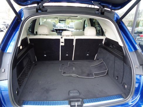 Used 2021 Mercedes-Benz GLE 450 4MATIC w/ AMG Line Exterior image 17