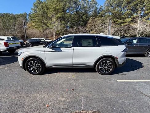 New 2026 Lincoln Nautilus Premier image 4