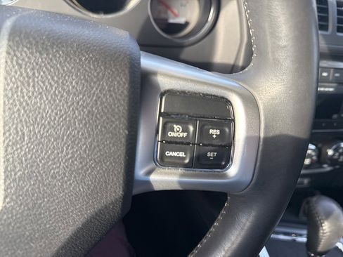 Used 2013 Dodge Challenger SXT image 17