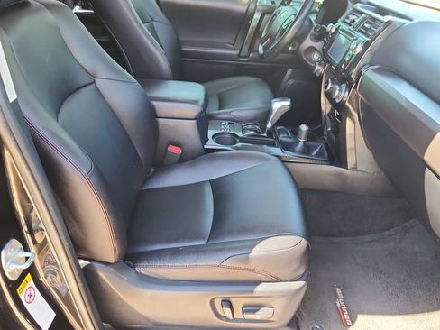 Used 2018 Toyota 4Runner TRD Off-Road Premium AWD/4WD image 15