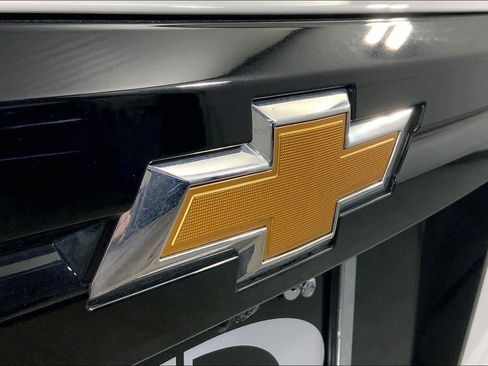 Used 2025 Chevrolet Traverse LT image 30