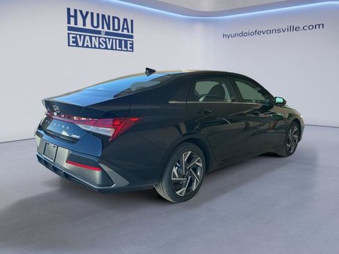 New 2026 Hyundai Elantra Limited FWD image 3