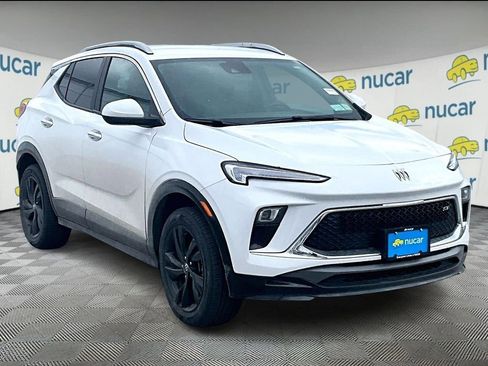 Used 2024 Buick Encore GX Sport Touring image 1