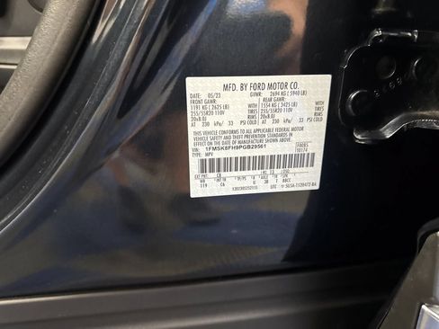 Used 2023 Ford Explorer Limited w/ Limited Technology Package AWD/4WD image 33