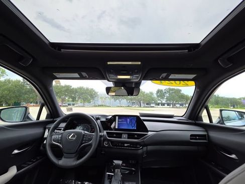 Used 2024 Lexus UX 250h FWD w/ Premium Package image 20