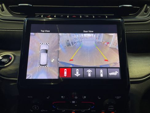 Used 2025 Jeep Grand Cherokee Limited w/ Luxury Tech Group II image 28